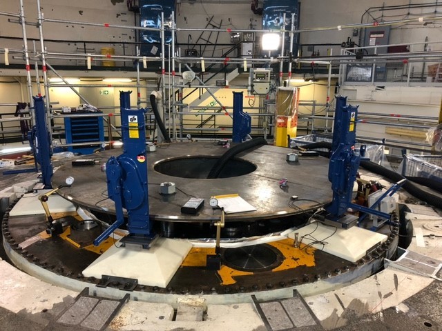 Aufbau des Equipments auf dem Reaktortop vor Beginn der Umsetzung des Vorhabens.